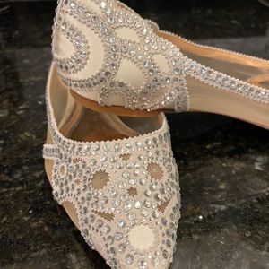 Size 8.5 Badgley Mischka Gigi Rhinestone-Embellished Pointed-Toe Flats
